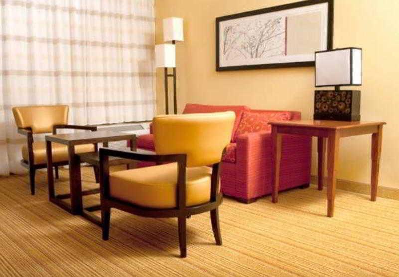 Courtyard By Marriott Norman Quarto foto